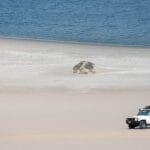 playa de arena blanca en la guía viajar a angola