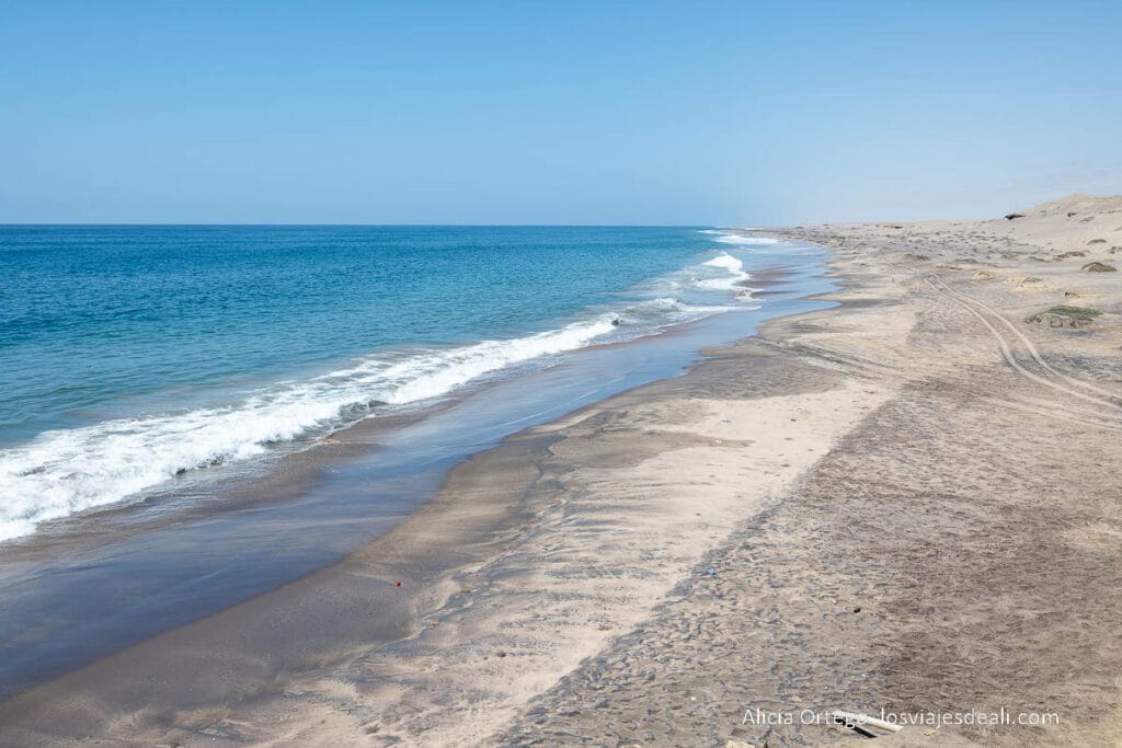 playa desierta de la costa de angola