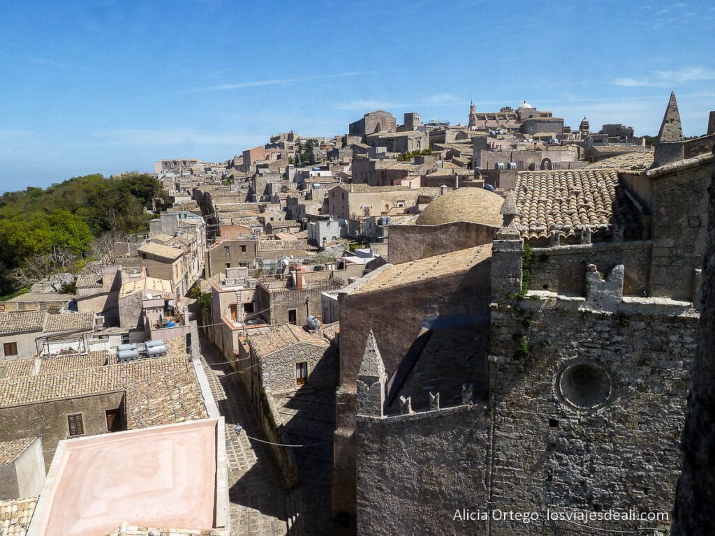 Qué ver en Sicilia en 15 días: Una guía para no perderte nada 60 panorámica de érice desde una torre
