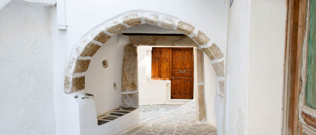 guia de naxos una calle de la capital