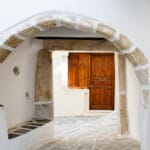 guia de naxos una calle de la capital