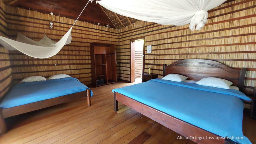 Ruta por la Costa Oeste de Madagascar para 9 días 74 interior bungalow de belo sur mer