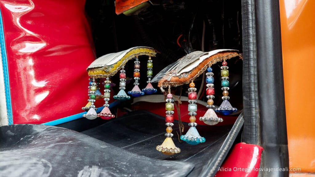 Curiosidades de Pakistán: lo que nadie te cuenta del "País de los Puros" 52 decoración en los pedales de un camión curiosidades de pakistán