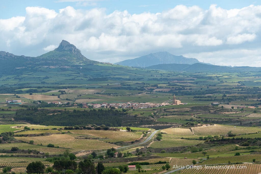 vistas con la roca del león dormido
