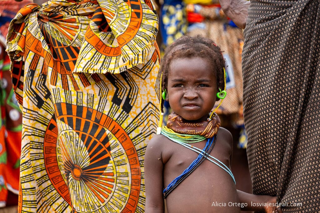 niña muila tribus de angola