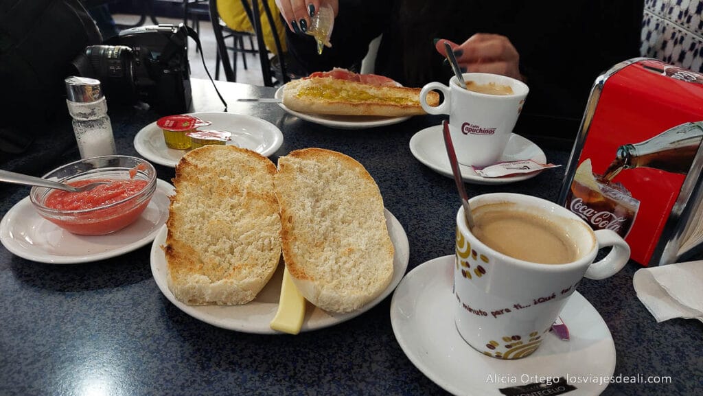 desayuno en cafe bar metropoly donde comer en córdoba