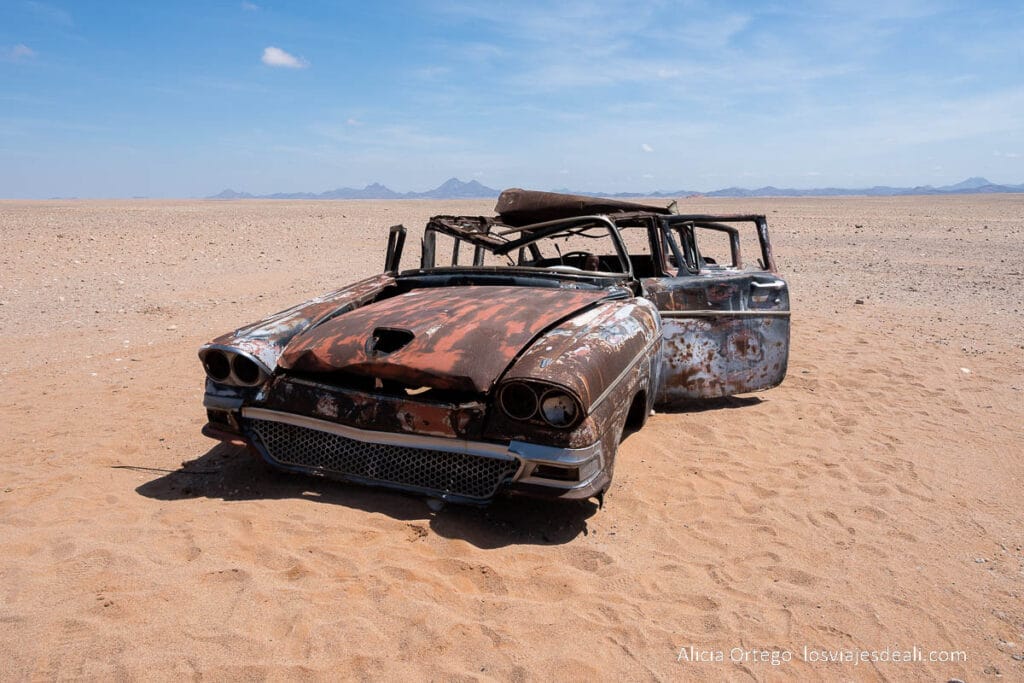 coche abandonado en la planicie de espinheira