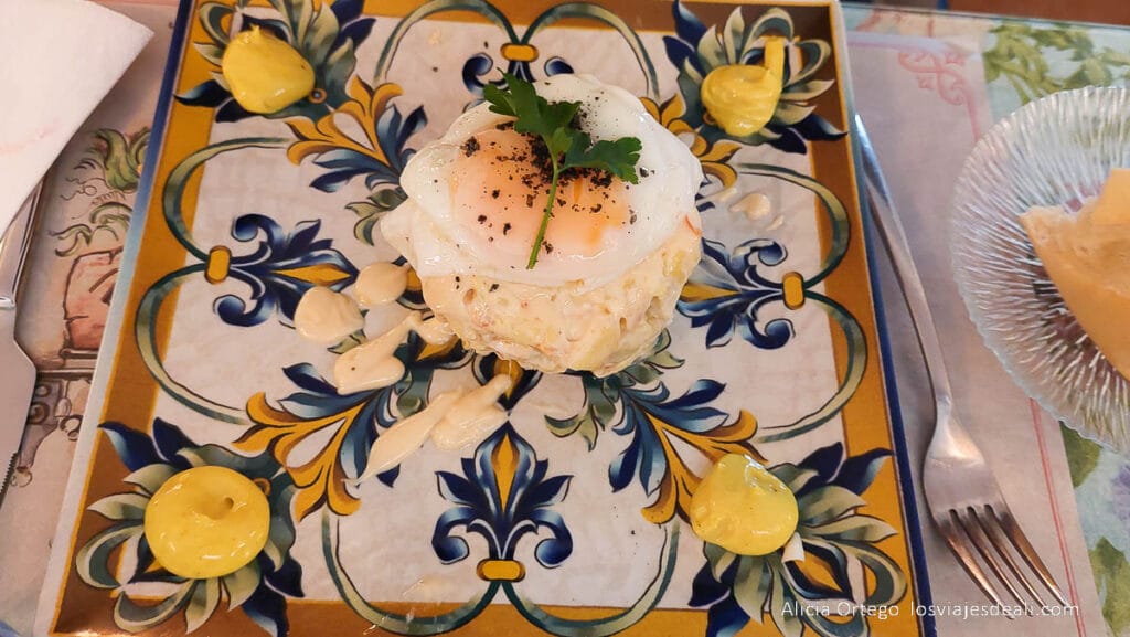 ensaladilla rusa con huevo de taberna la viuda dónde comer en córdoba