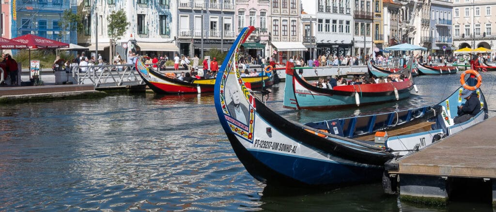 que ver en aveiro barcas moliceiros