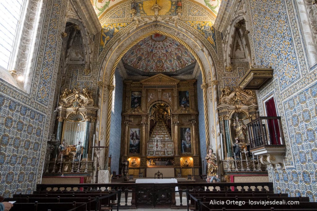 interior de la capilla de san miguel 