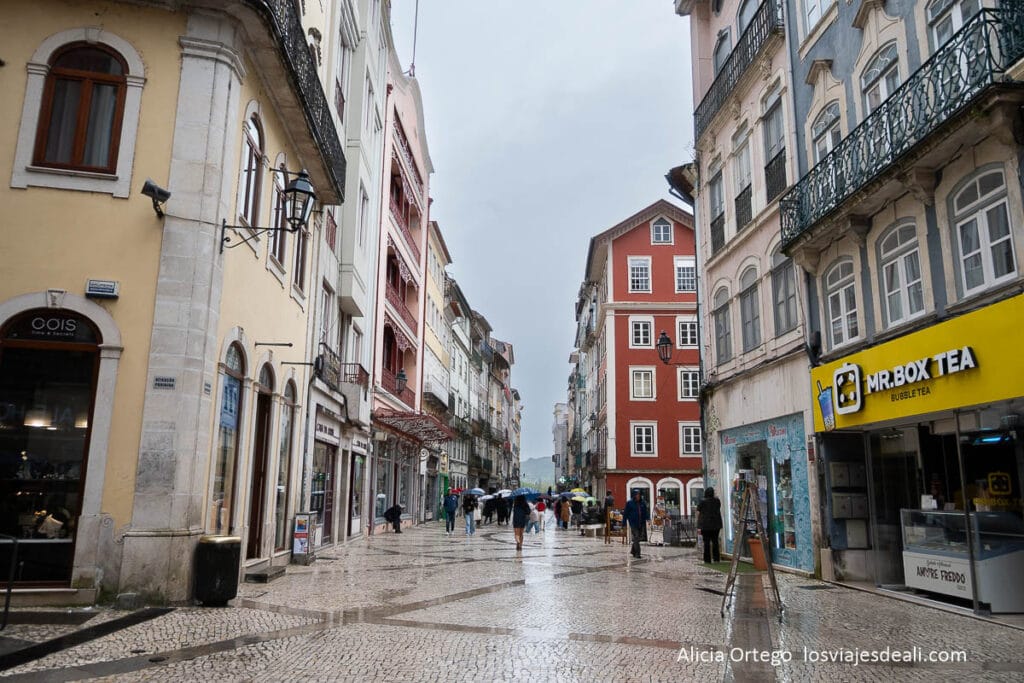 calle principal de la baixa de coimbra