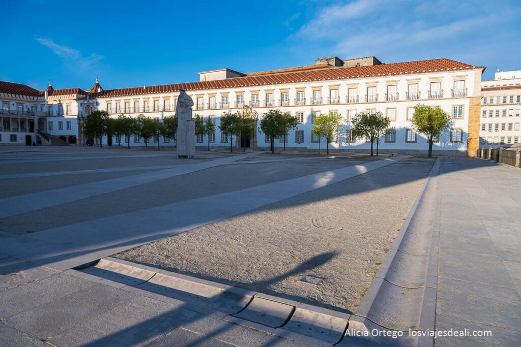 patio monumental de la universidad