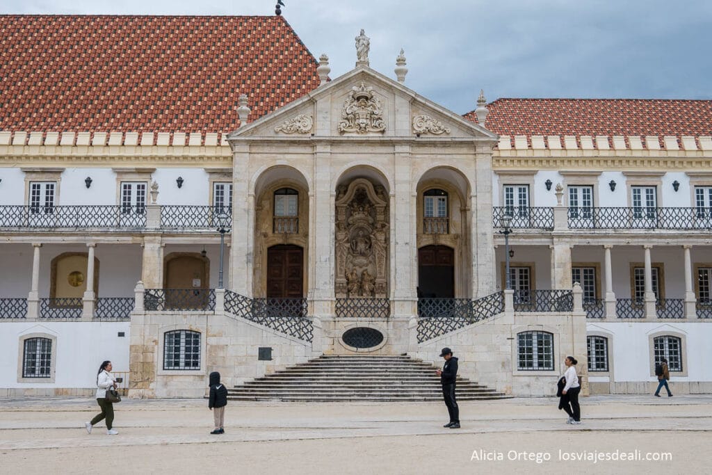 palacio de la universidad que ver en coimbra