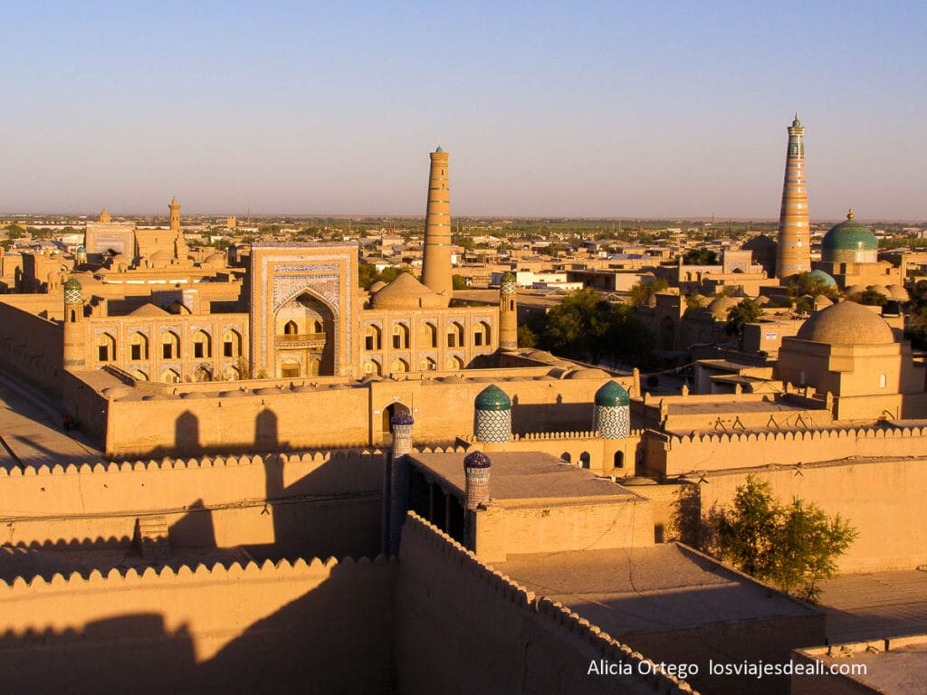 Qué ver en Uzbekistán en 8 días: Tashkent, Samarcanda, Bukhara y Khiva 34 atardecer en Khiva desde las murallas