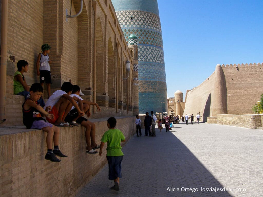Qué ver en Uzbekistán en 8 días: Tashkent, Samarcanda, Bukhara y Khiva 33 minarete kala minor de khiva