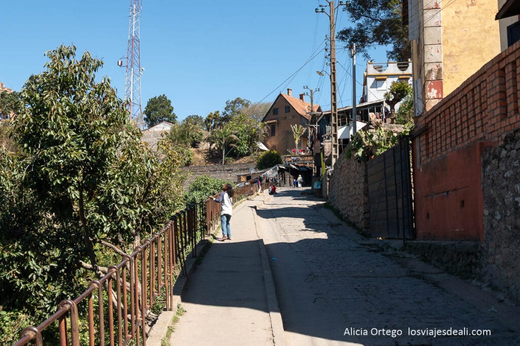Antananarivo (Tana): qué ver y hacer en un día en la capital de Madagascar 52 calle con cuesta empinada en el barrio alto de tana