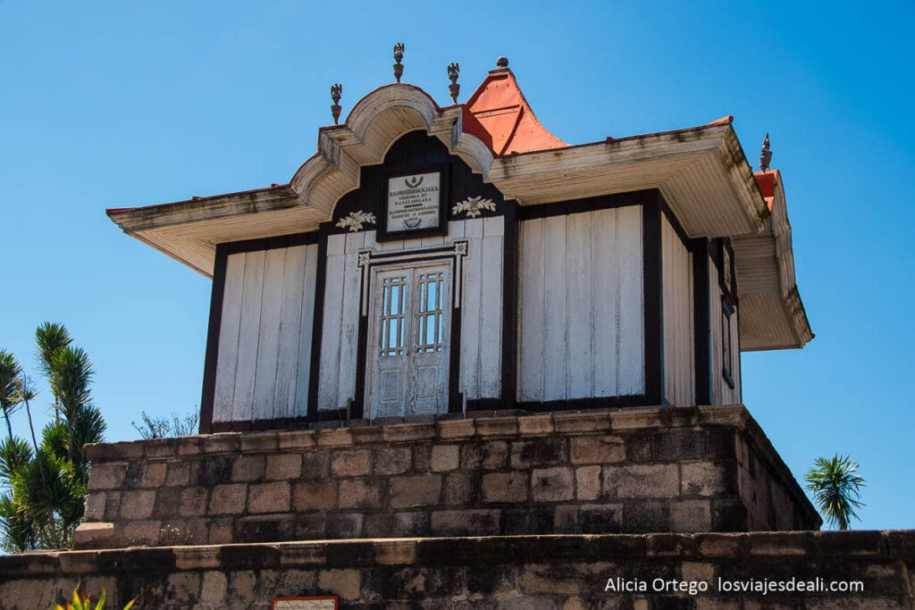 Antananarivo (Tana): qué ver y hacer en un día en la capital de Madagascar 56 tumba real del Rova