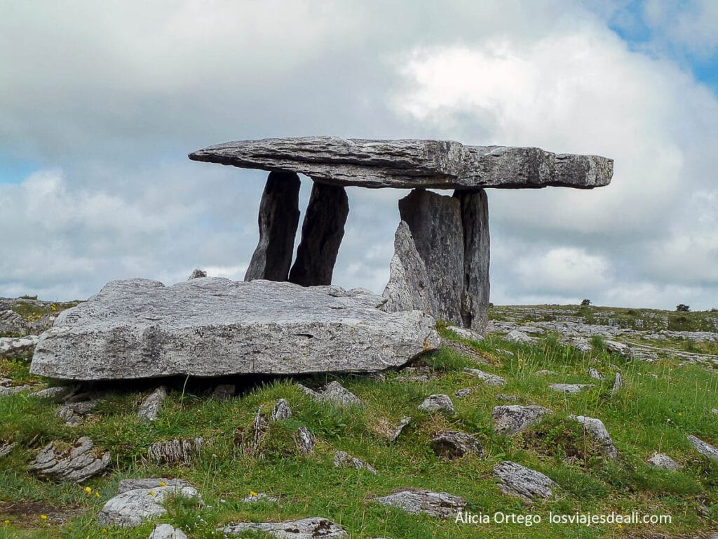 Ruta por la Costa Oeste de Irlanda en una Semana: de Dublín a Galway y Kerry 61 dolmen de poulnabrone en el burren
