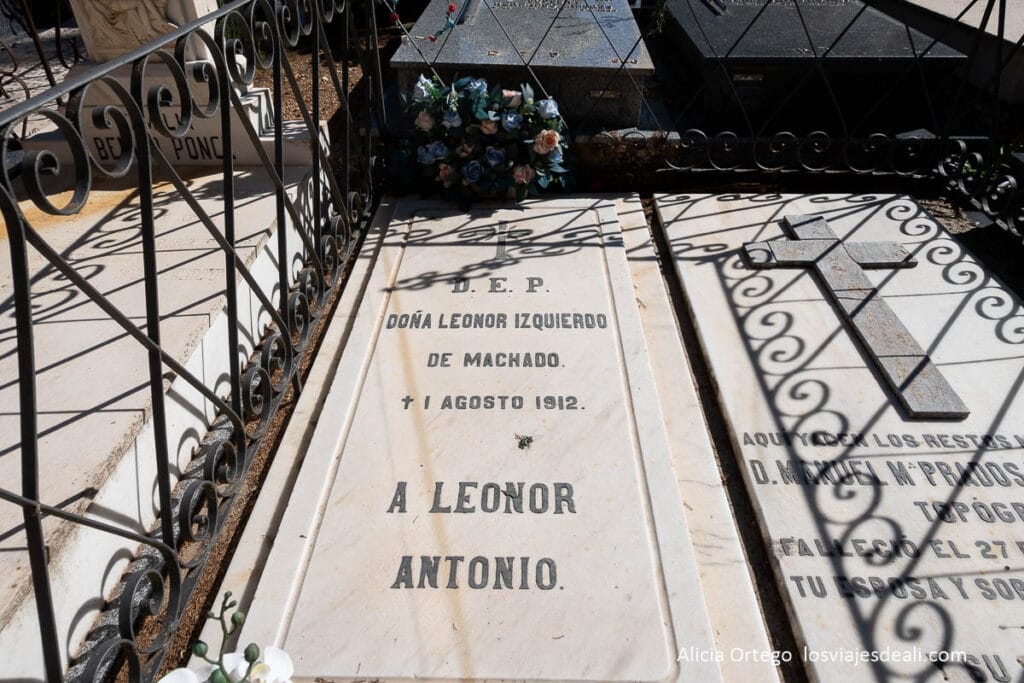 tumba de leonor en el cementerio municipal de soria