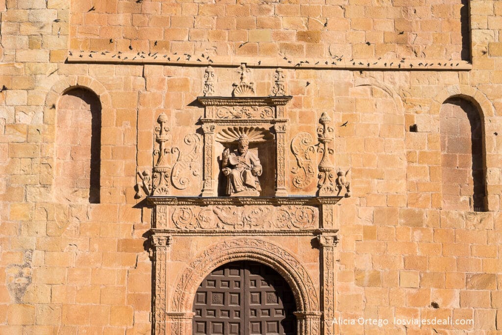 detalle de la fachada de la concatedral de soria
