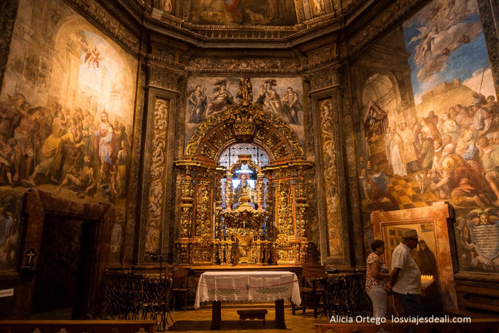capilla con pinturas de la ermita de san saturio