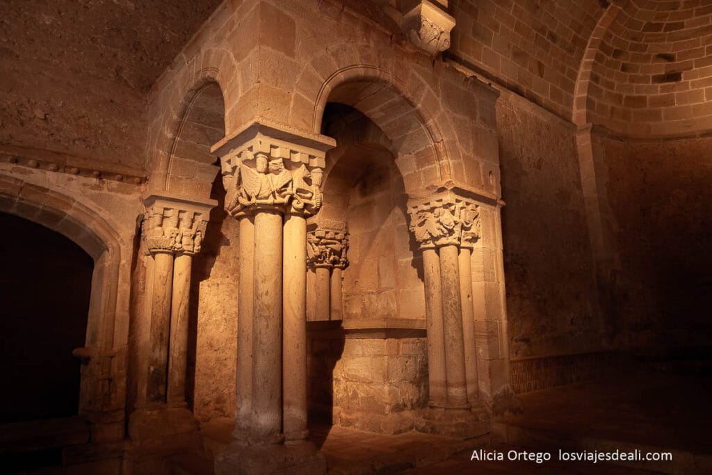 templete del interior de la iglesia de san juan de duero
